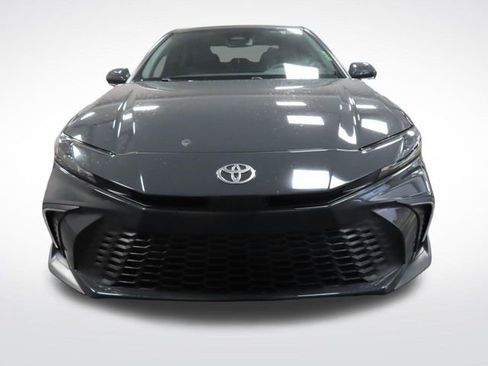 Used 2025 Toyota Camry SE w/ Convenience Package image 9