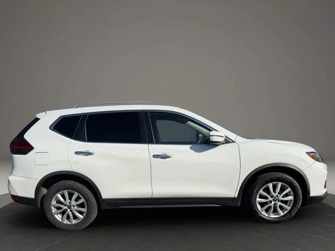 Used 2019 Nissan Rogue SV FWD image 4
