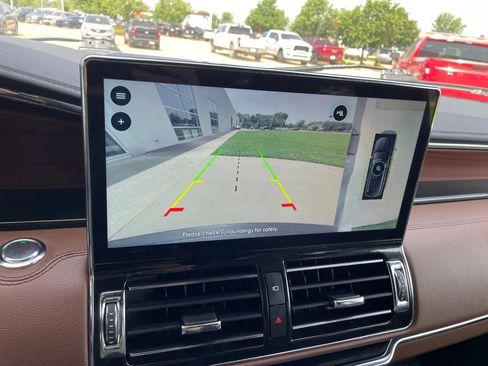 Used 2022 Lincoln Navigator Reserve AWD/4WD image 23