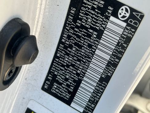 Used 2018 Toyota Corolla LE FWD image 27