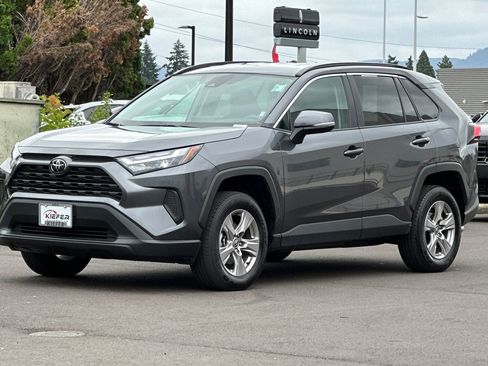 Used 2025 Toyota RAV4 XLE AWD/4WD image 8