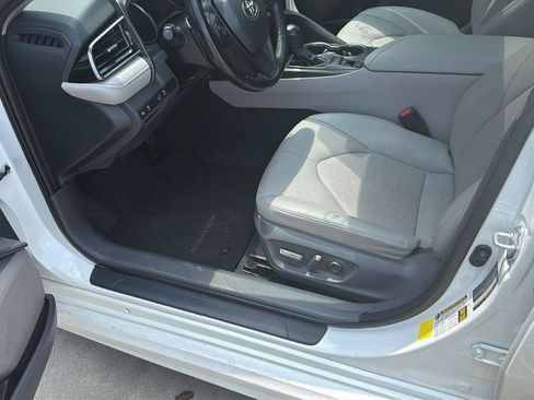 Used 2021 Toyota Camry XSE FWD image 5