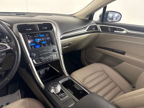 Used 2019 Ford Fusion SEL FWD image 26
