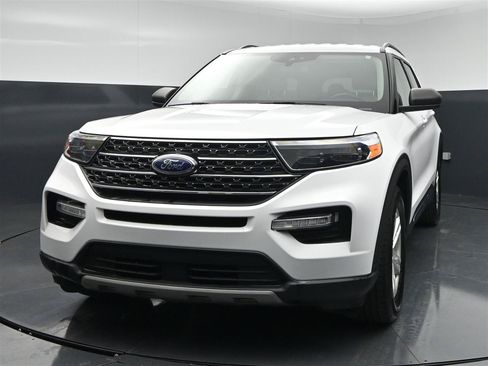 Used 2021 Ford Explorer XLT w/ Equipment Group 202A RWD image 2