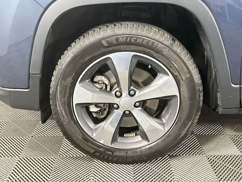 Used 2019 Jeep Cherokee Limited image 35