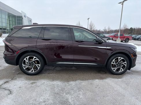 Used 2025 Lincoln Nautilus Premier w/ Equipment Group 102A image 8