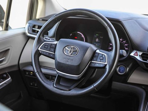 Used 2023 Toyota Sienna XLE image 15