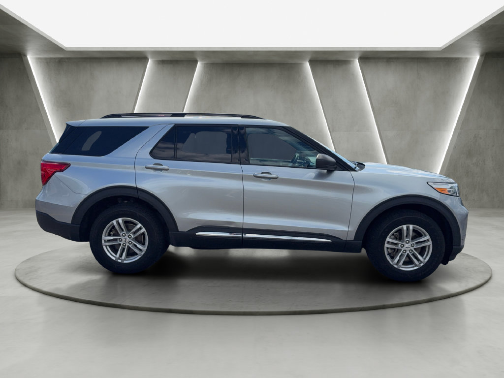 Used 2023 Ford Explorer XLT AWD/4WD image 6