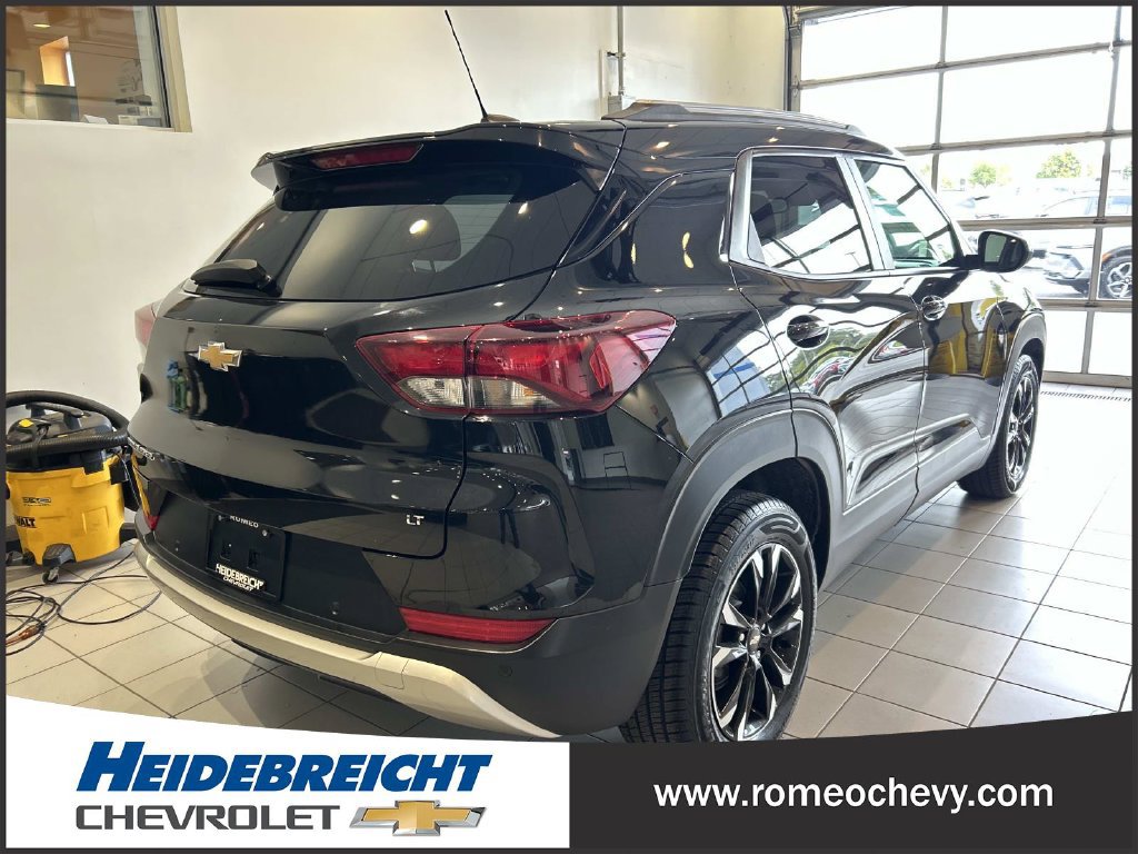 Used 2021 Chevrolet TrailBlazer LT w/ Sun and Liftgate Package FWD image 4