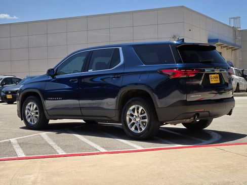 Used 2022 Chevrolet Traverse LS FWD image 5