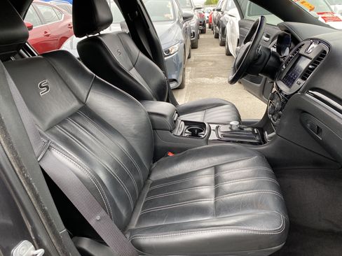 Used 2019 Chrysler 300 S RWD image 21