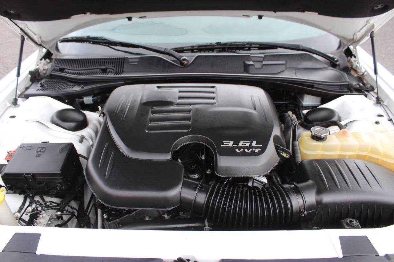 Used 2018 Dodge Challenger SXT Plus RWD image 8