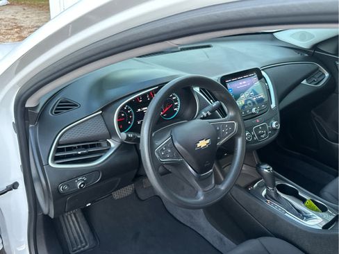 Used 2019 Chevrolet Malibu LS image 24
