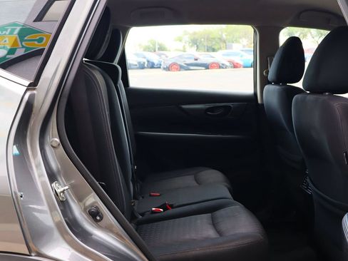 Used 2020 Nissan Rogue S FWD image 27