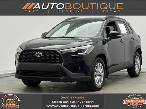 Used 2025 Toyota Corolla Cross LE image 1