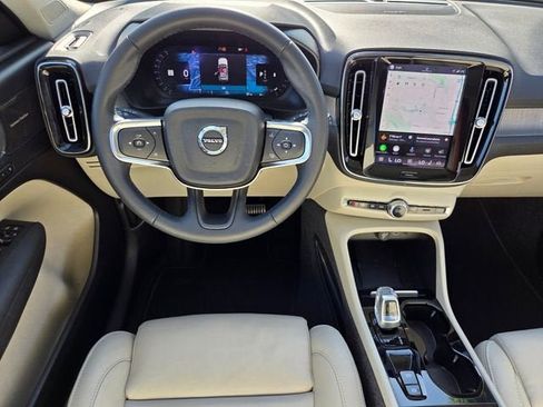 Used 2023 Volvo XC40 B4 Ultimate FWD image 15