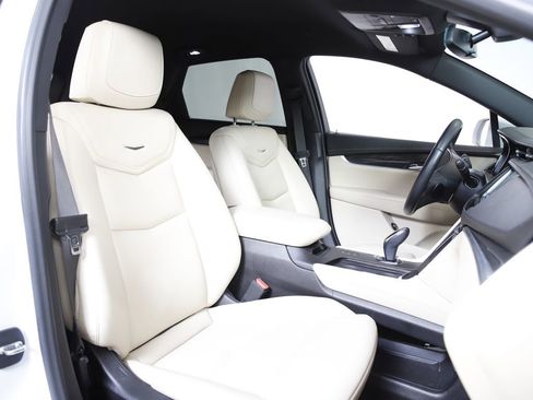 Used 2018 Cadillac XT5 AWD image 7