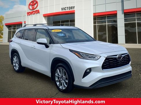 Used 2022 Toyota Highlander Limited image 1