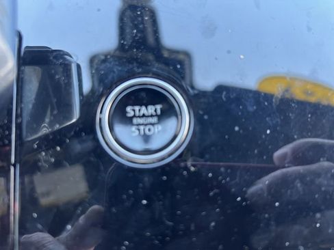 Used 2024 Land Rover Range Rover Sport SE image 27