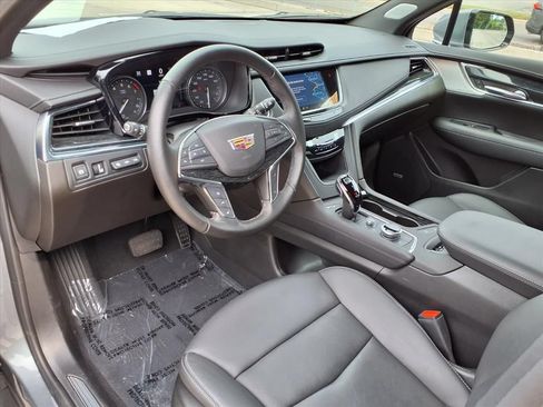 Used 2022 Cadillac XT5 Premium Luxury w/ Technology Package AWD/4WD image 18