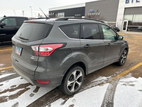 Used 2017 Ford Escape SE w/ Equipment Group 201A image 4