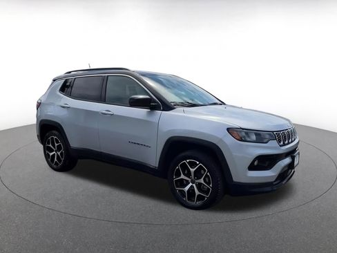 Used 2025 Jeep Compass Limited image 2