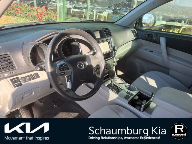 Used 2013 Toyota Highlander FWD w/ Cold Weather Pkg image 5