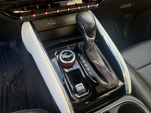 Used 2024 GMC Canyon AT4X w/ AT4X AEV Edition image 24