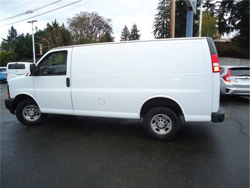 Used 2017 Chevrolet Express 2500 image 9