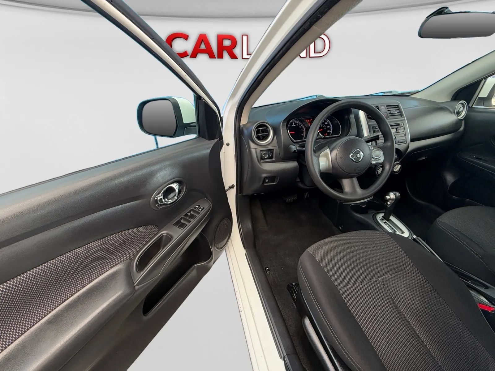 Used 2014 Nissan Versa SV FWD image 11