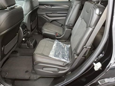 New 2025 Jeep Grand Cherokee L Altitude image 12