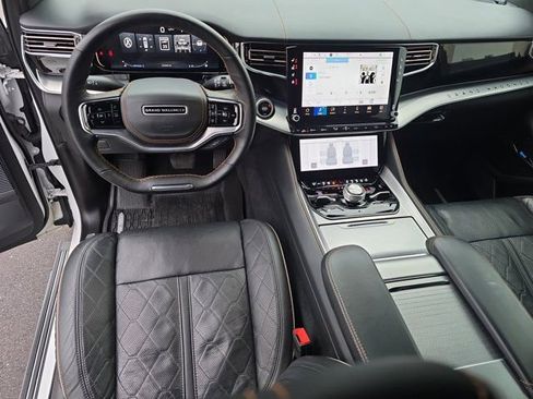 Used 2023 Jeep Grand Wagoneer L Series III image 17