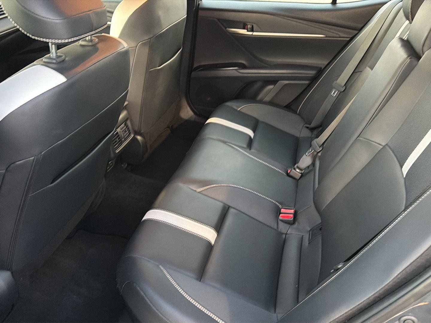 Used 2025 Toyota Camry SE FWD image 11