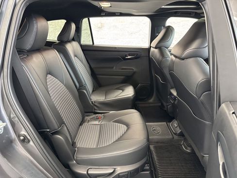Used 2023 Toyota Highlander XSE AWD/4WD image 45