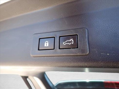 Used 2023 Subaru Ascent Limited w/ Technology Package AWD/4WD image 9