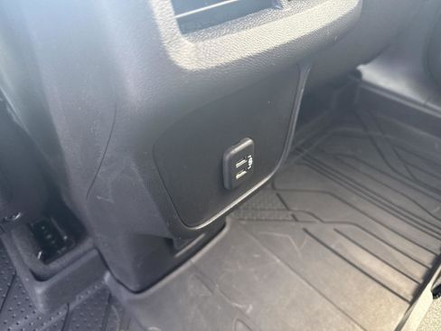 Used 2024 Chevrolet Equinox LT FWD image 9