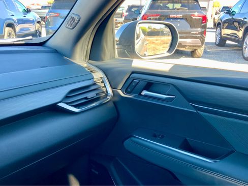 New 2026 GMC Acadia AT4 w/ LPO, Floor Liner Package image 41