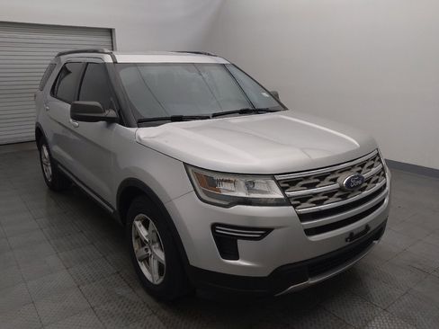 Used 2018 Ford Explorer XLT image 13