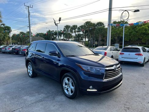 Used 2015 Toyota Highlander Limited FWD image 2