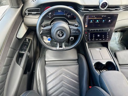 Certified 2024 Maserati Grecale Trofeo image 16