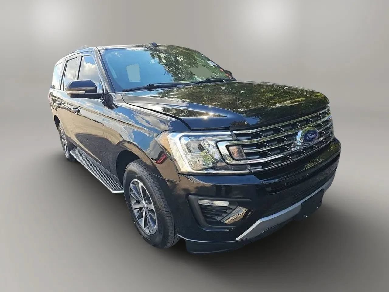 Used 2018 Ford Expedition XLT w/ Equipment Group 202A RWD image 4
