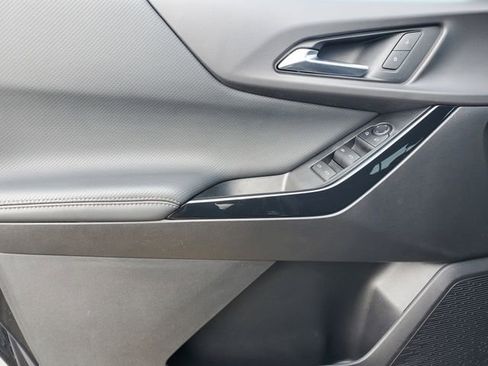 Used 2025 Chevrolet Equinox LT w/ Safety and Technology Package FWD image 18