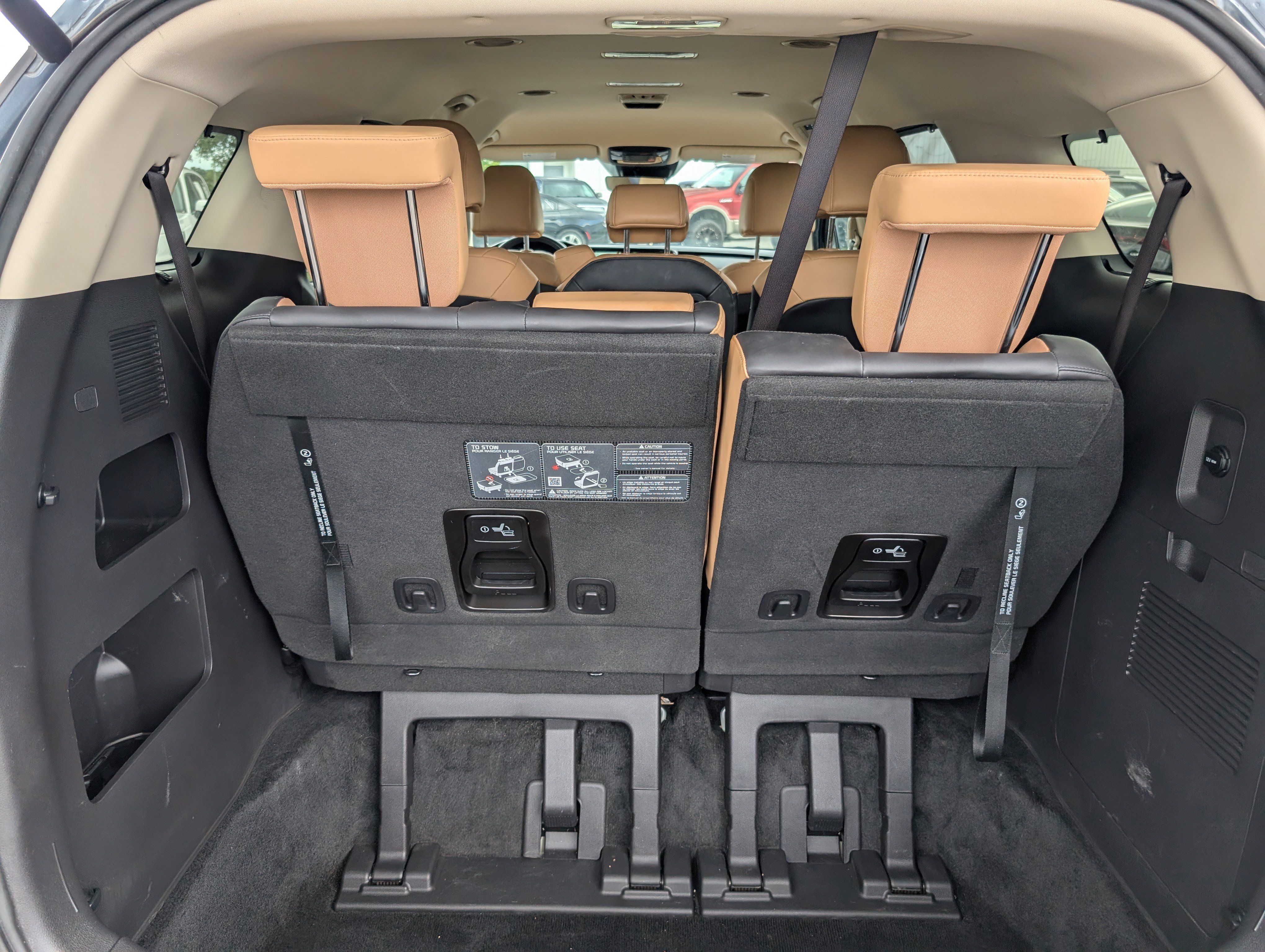 Used 2024 Kia Carnival EX FWD image 14