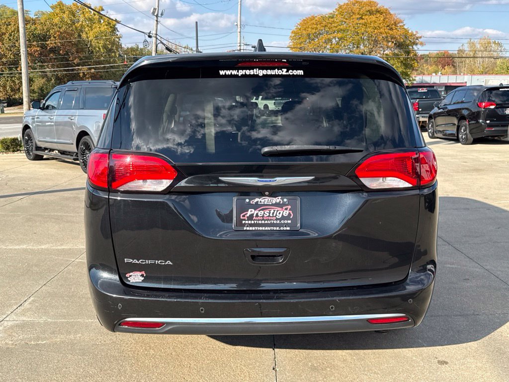Used 2018 Chrysler Pacifica Touring Plus w/ Tire & Wheel Group FWD image 14