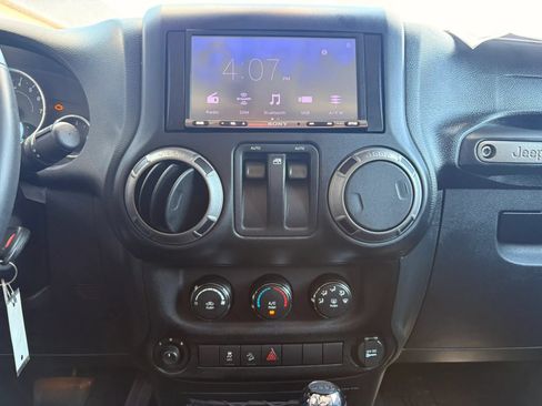 Used 2015 Jeep Wrangler Sport w/ Quick Order Package 24S AWD/4WD image 15