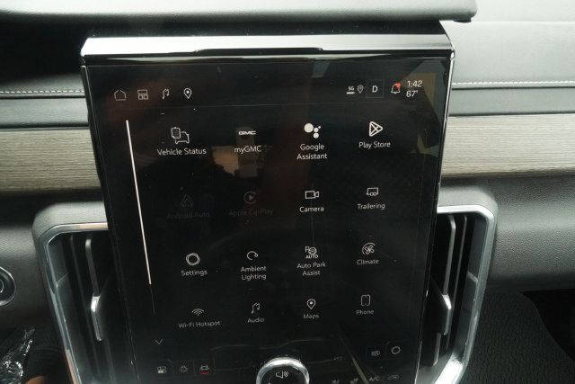 Used 2025 GMC Acadia Denali w/ Super Cruise Package FWD image 16