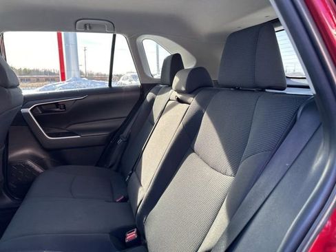 Used 2021 Toyota RAV4 LE image 11