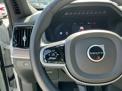 Certified 2025 Volvo XC90 B5 Core AWD/4WD image 18