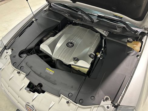 Used 2005 Cadillac STS V8 w/ Preferred Equipment Group image 4