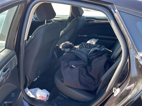 Used 2020 Ford Fusion SE image 11